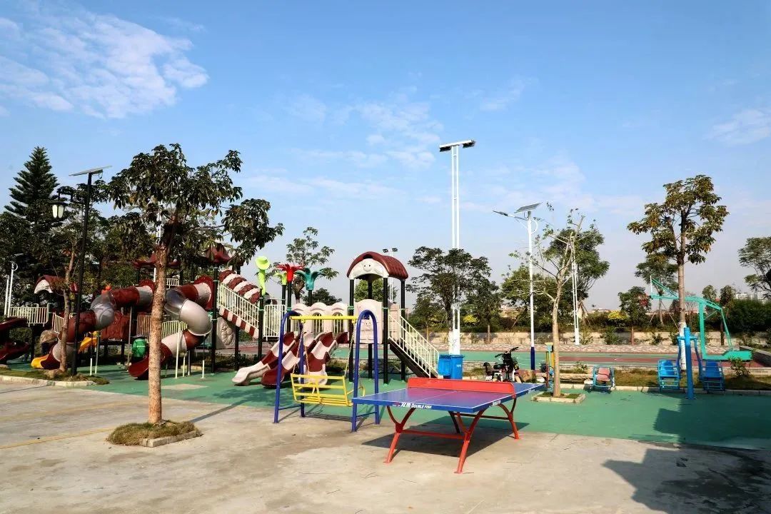 ▲独树岗万里亭体育公园配置有篮球场、儿童娱乐设施、兵乓球桌等。 ▲独树岗万里亭体育公园配置有篮球场、儿童娱乐设施、兵乓球桌等。