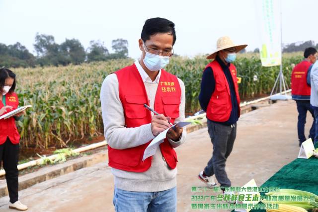 广州市农业科学院高级农艺师田耀加 