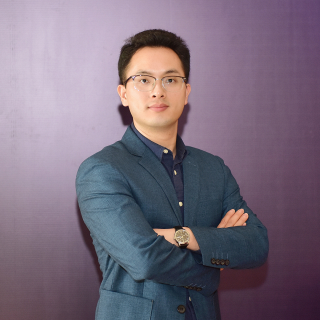 南方农村报社畜牧市场策划部总监钟展锋担任本次论坛主持之一。