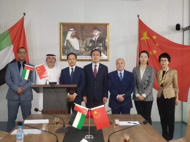 策勒县和阿联酋企业签订平台合作备忘录。徐大荣 摄