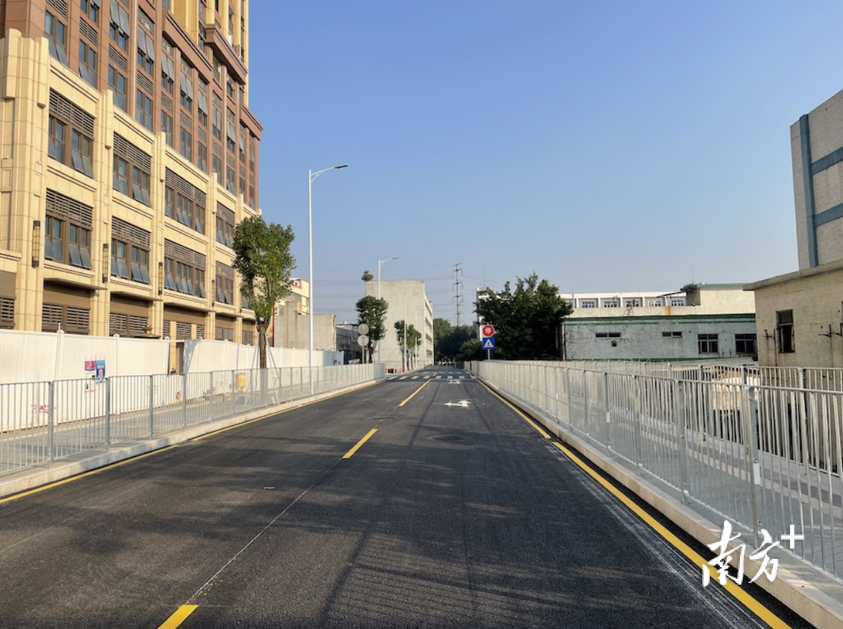 建成后的山铭路,完善了片区路网结构,有效提升空间品质。 建成后的山铭路,完善了片区路网结构,有效提升空间品质。