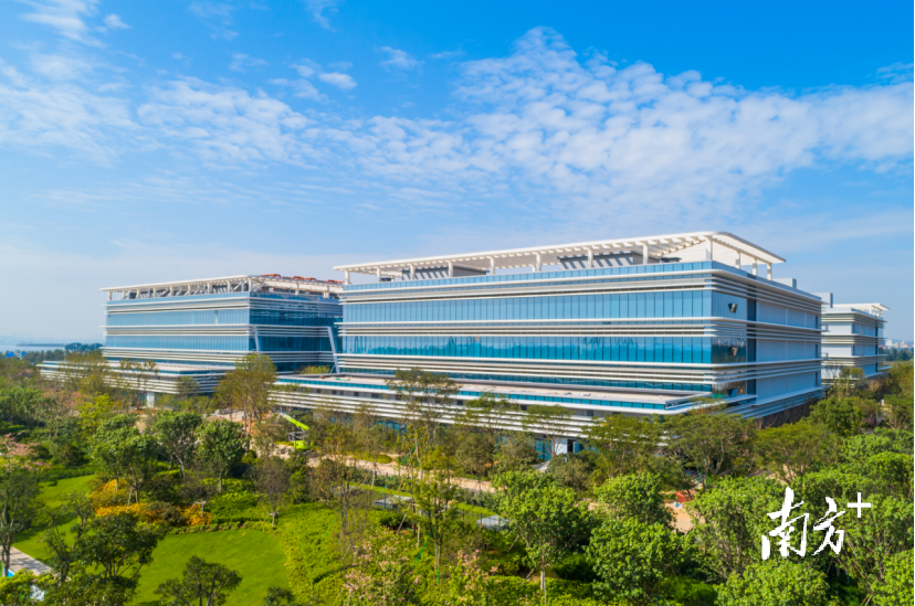 OPPO全球算力中心。滨海湾宣。