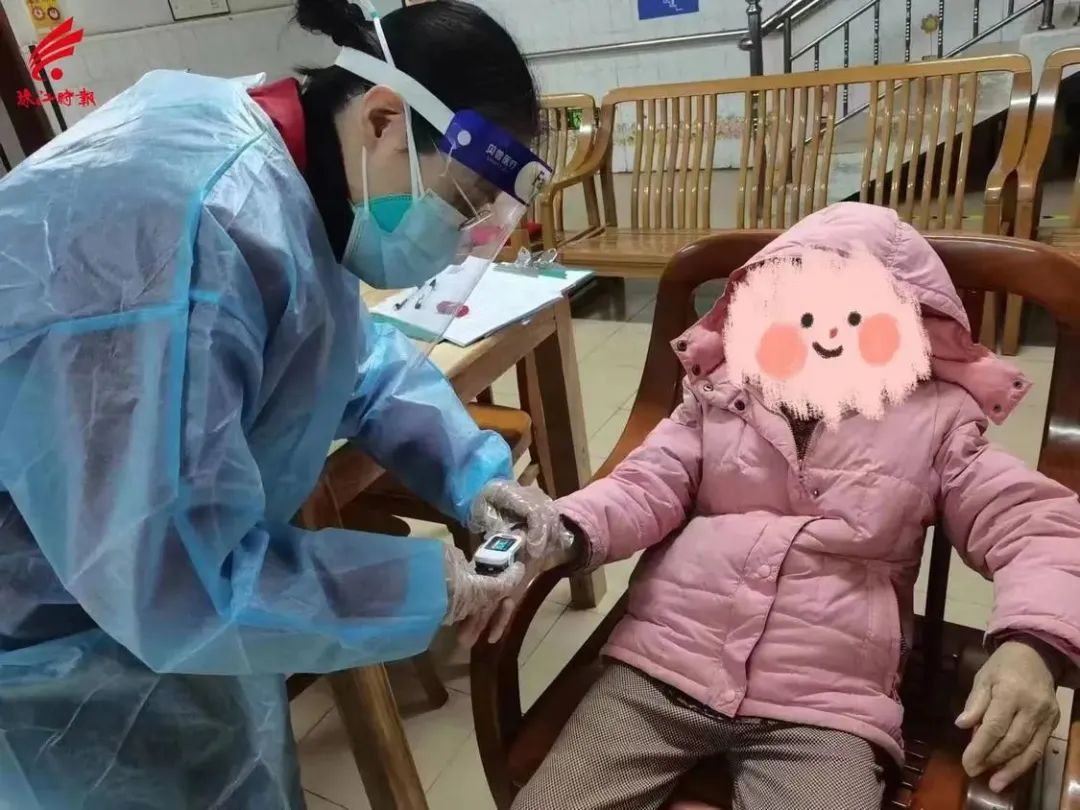 血氧仪派送到镇内养老机构供长者使用。
