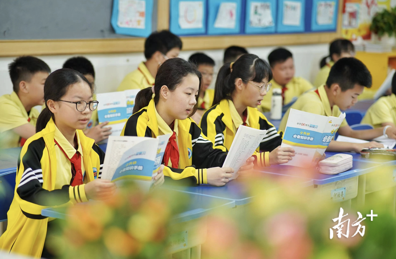 佛山基础教育提升需要大量教师人才的不断加入。图为南海外国语学校，学生们大声阅读。戴嘉信 摄