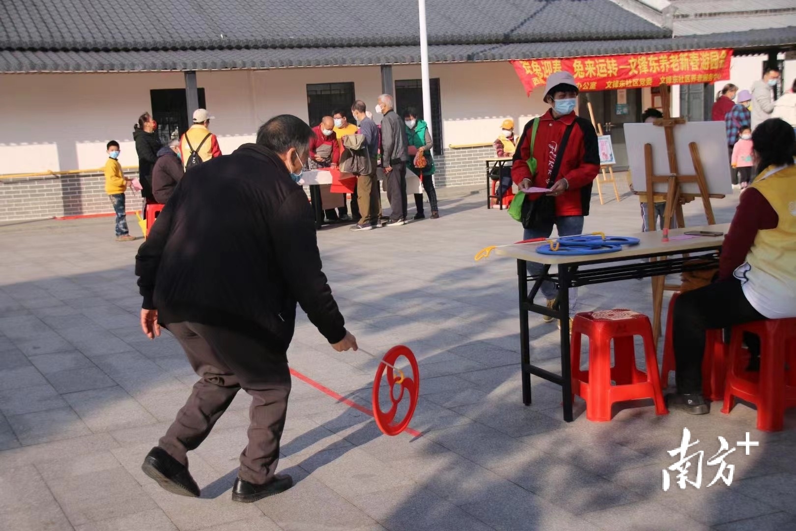 文峰东社区养老服务中心开展活动。