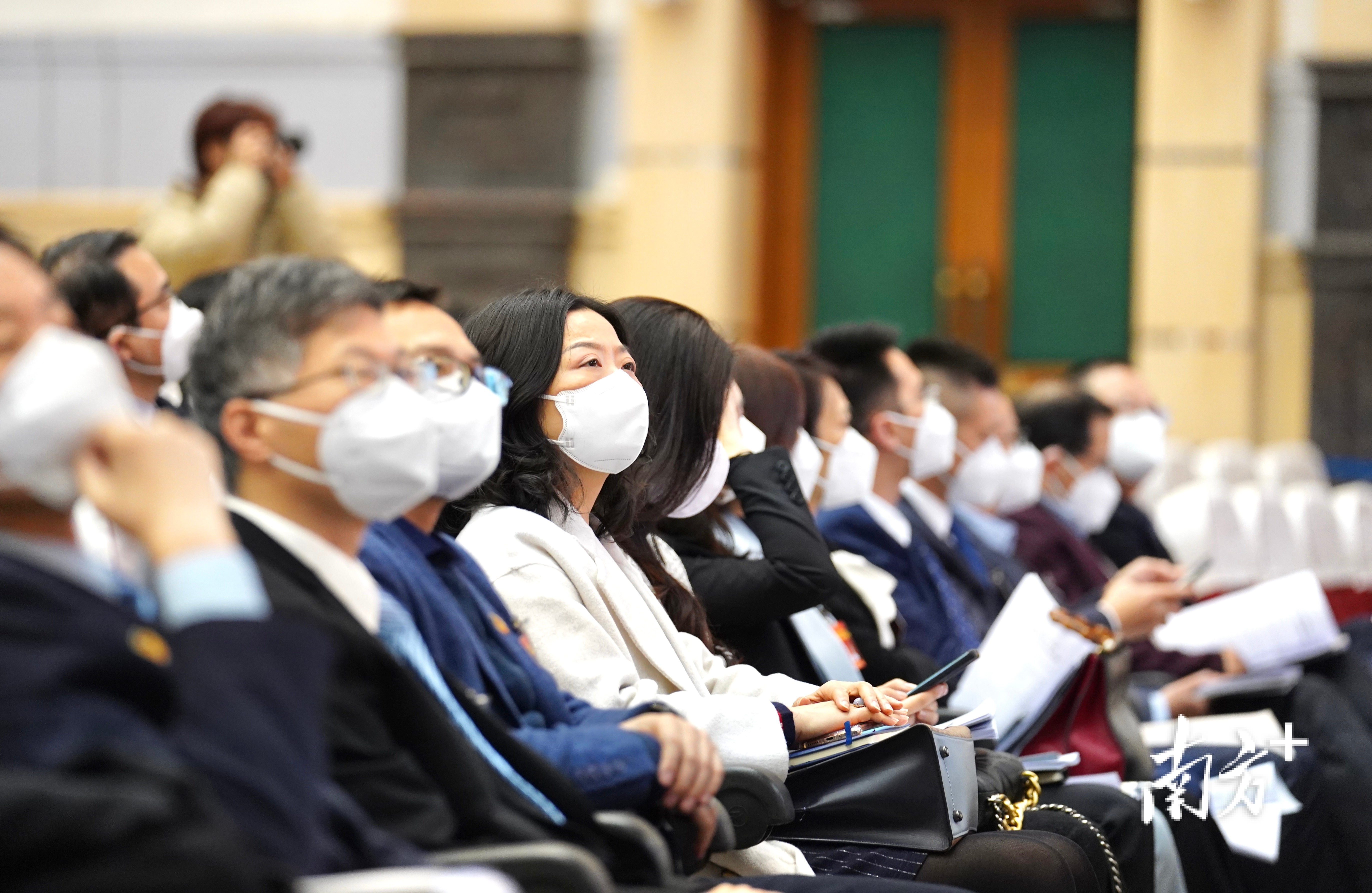 与会的顺德区政协委员精神饱满，建言咨政，共谋发展。姚佳烁摄