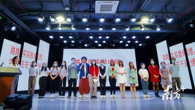 逾百名年轻才俊报名加入连山网红队伍。黄津 摄