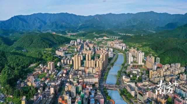 连山坚持“生态立县、绿色发展”,深化农文旅体融合,在加快建设高质量发展的幸福美丽连山之路上铆劲奔跑。曾亮超 摄