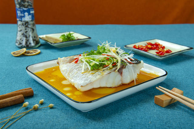 年鱼寓意年年有余