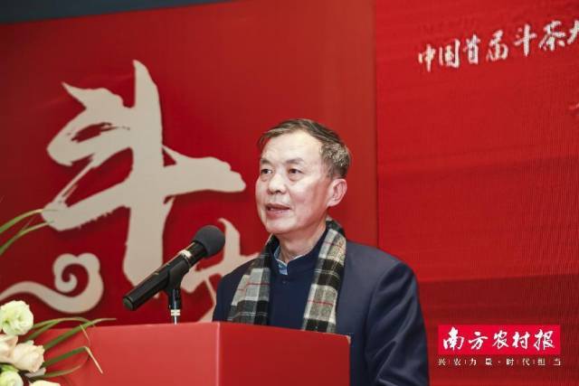 广东省委宣传部原副部长、广东省志愿者联合会会长顾作义致辞