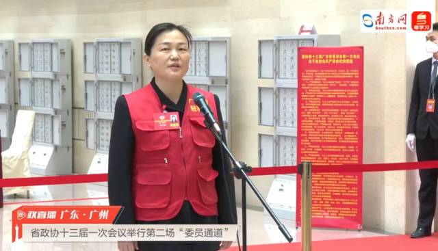 省政协委员岳学军在“委员通道”发言