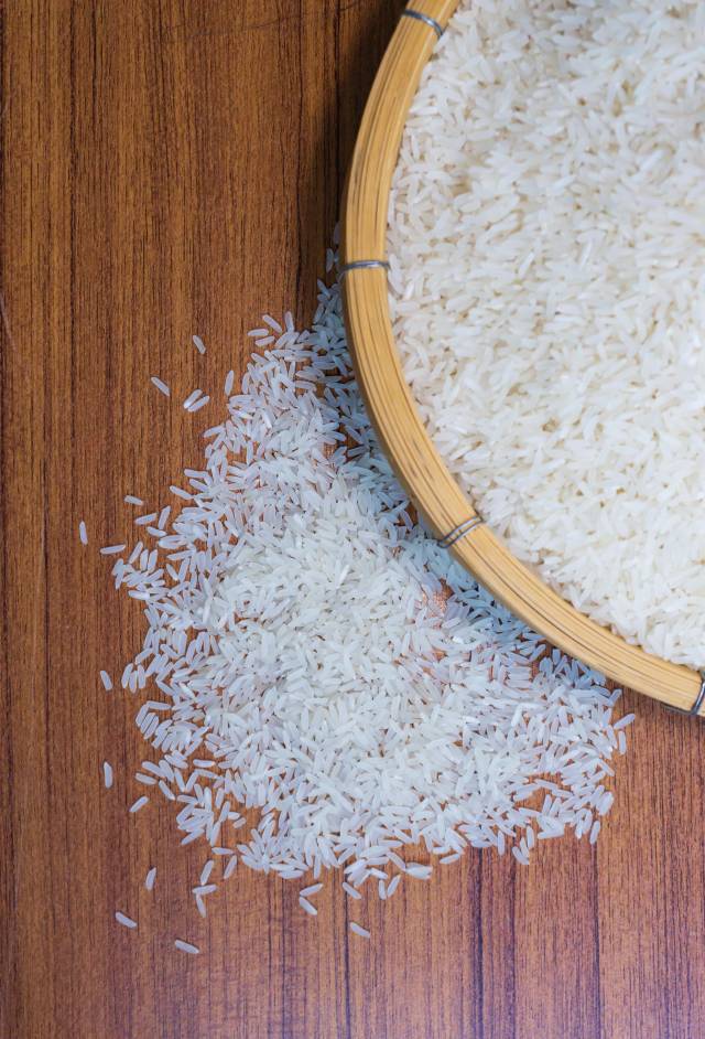 罗定稻米细长洁白，油润光泽。罗定市农业农村局供图