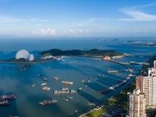 广东省第十四届人民代表大会第一次会议关于广东省人民政府工作报告的决议