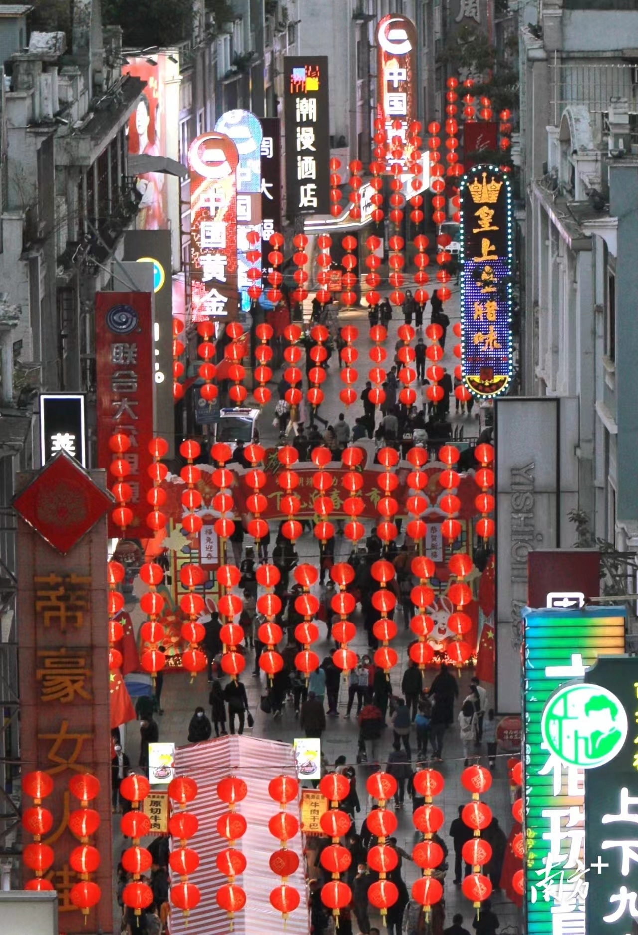     南方+ 吴伟洪 拍摄