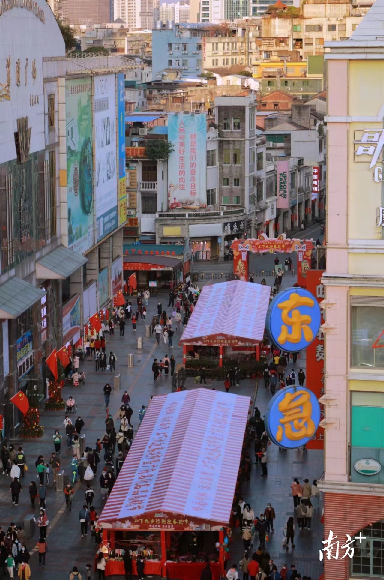     南方+ 吴伟洪 拍摄