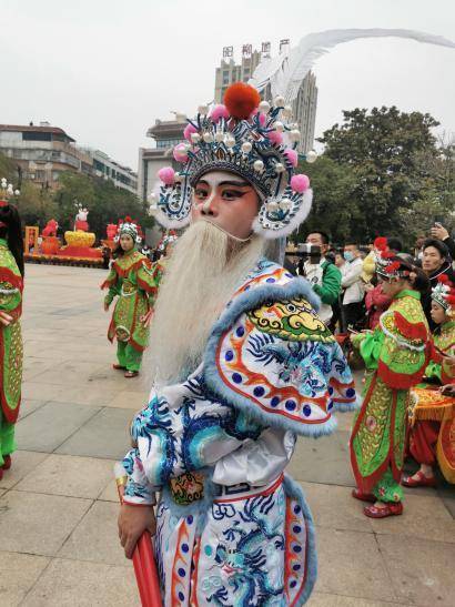 扮演“小李广”花荣的英歌舞队员。