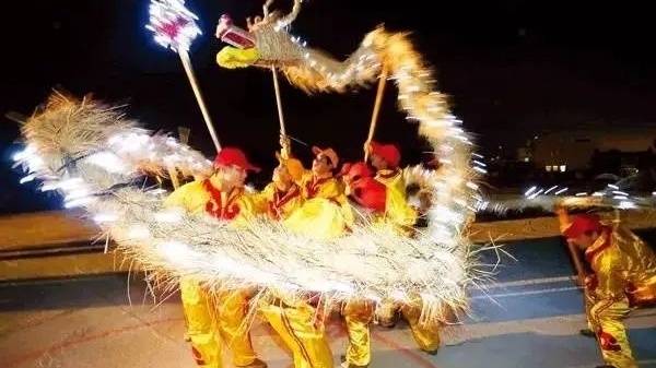 网络中国节·春节 | 惠新年·惠年俗：舞草龙