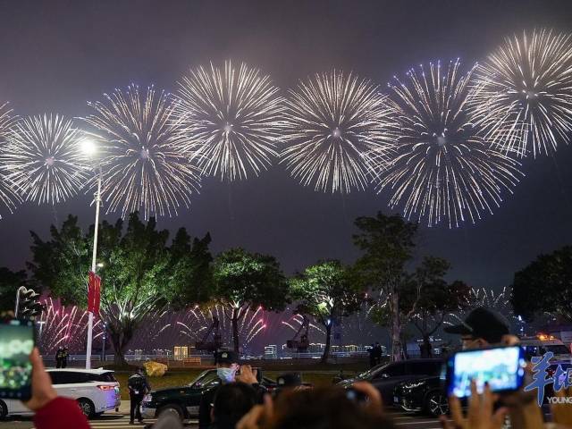 消费起,经济活!开往春天的“粤字号”列车鸣笛启程