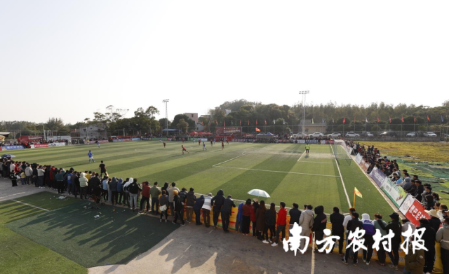 2023年覃巴镇第二十一届“锦绣粤兴模拟世界杯”乡村振兴迎春足球赛决赛现场。