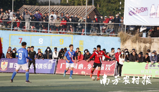 2023年覃巴镇第二十一届“锦绣粤兴模拟世界杯”乡村振兴迎春足球赛决赛现场。