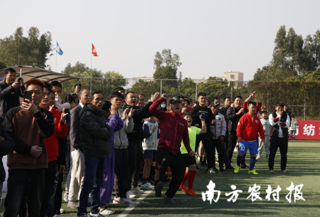 2023年覃巴镇第二十一届“锦绣粤兴模拟世界杯”乡村振兴迎春足球赛决赛现场。