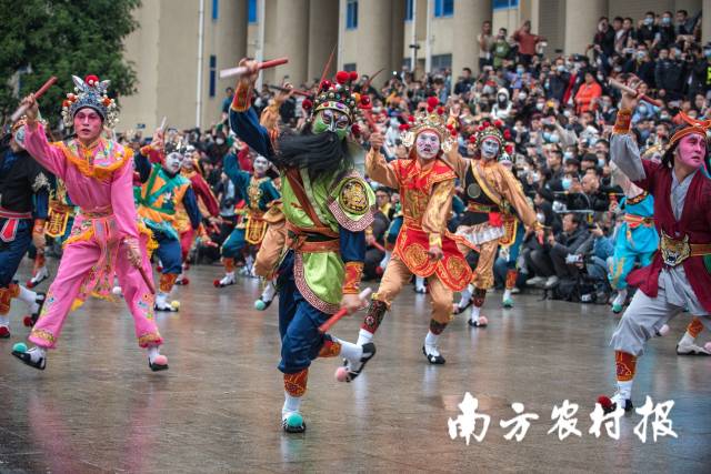 今年春节，普宁英歌舞火遍世界。