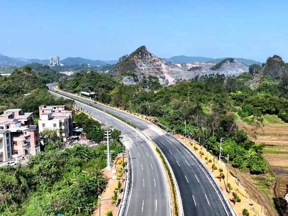 云安：东安大道提升工程全线贯通