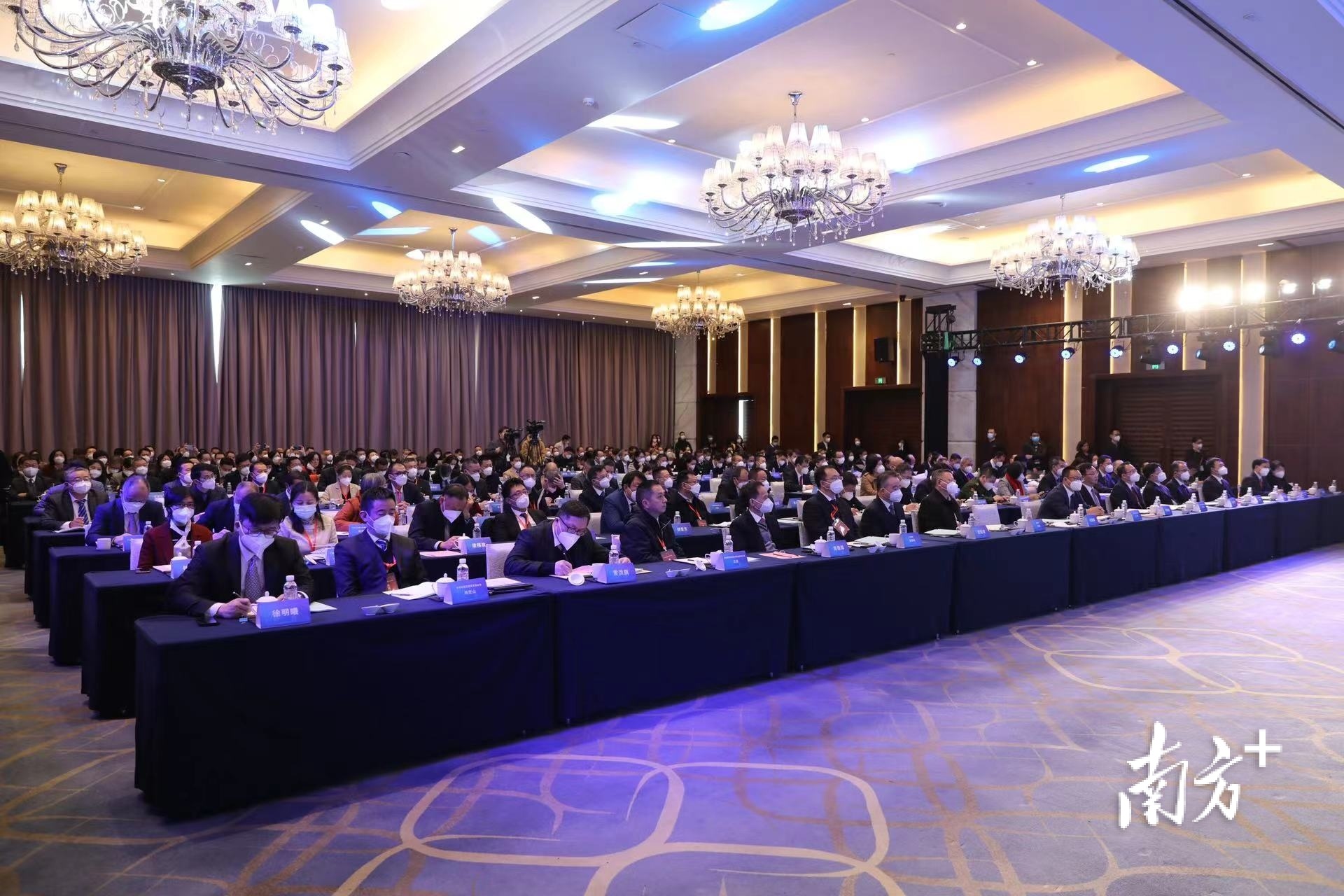 南方+ 吴伟洪 拍摄