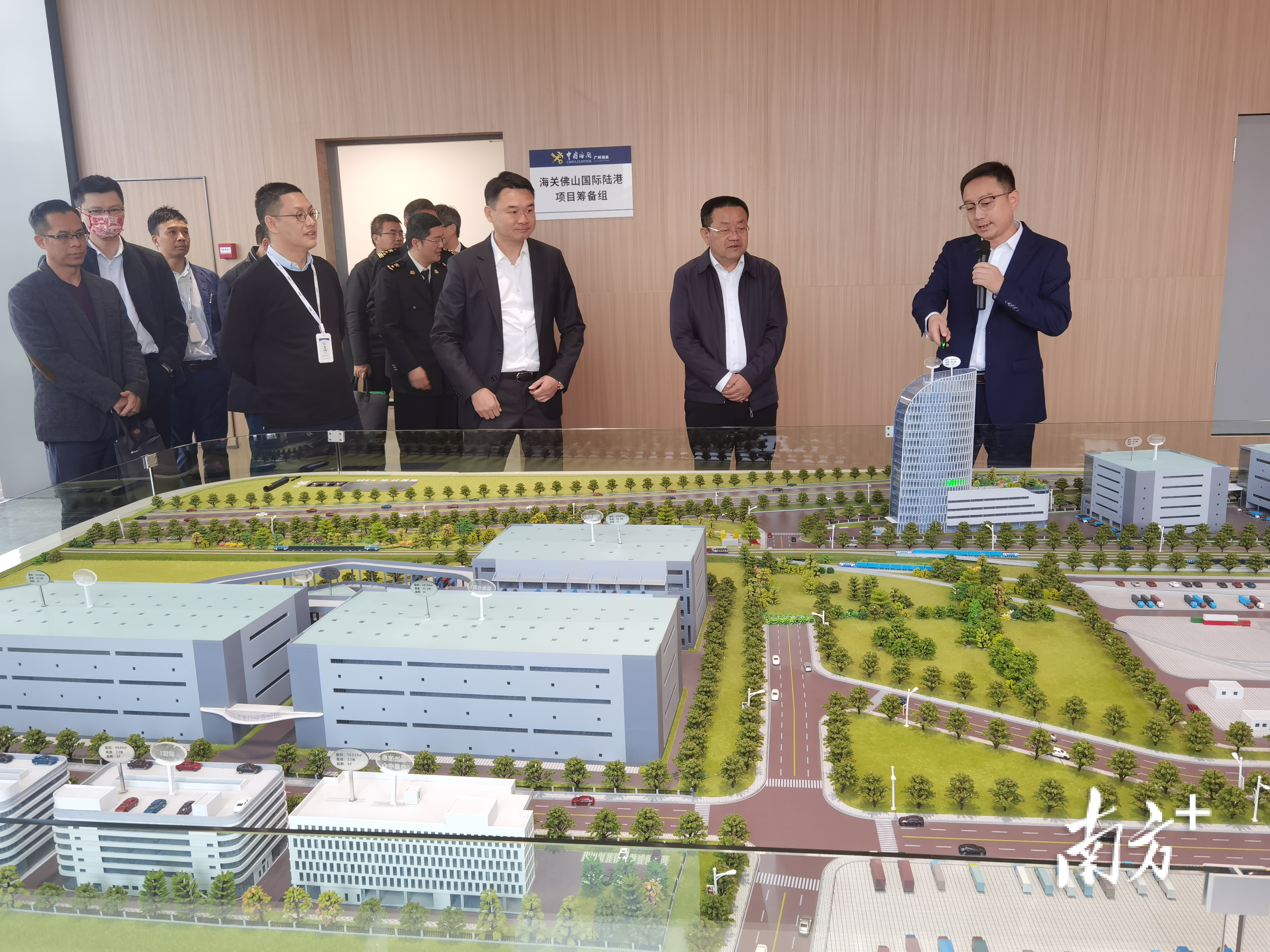 佛山国际陆港项目预计今年3月份完成竣工验收。李慧君 摄