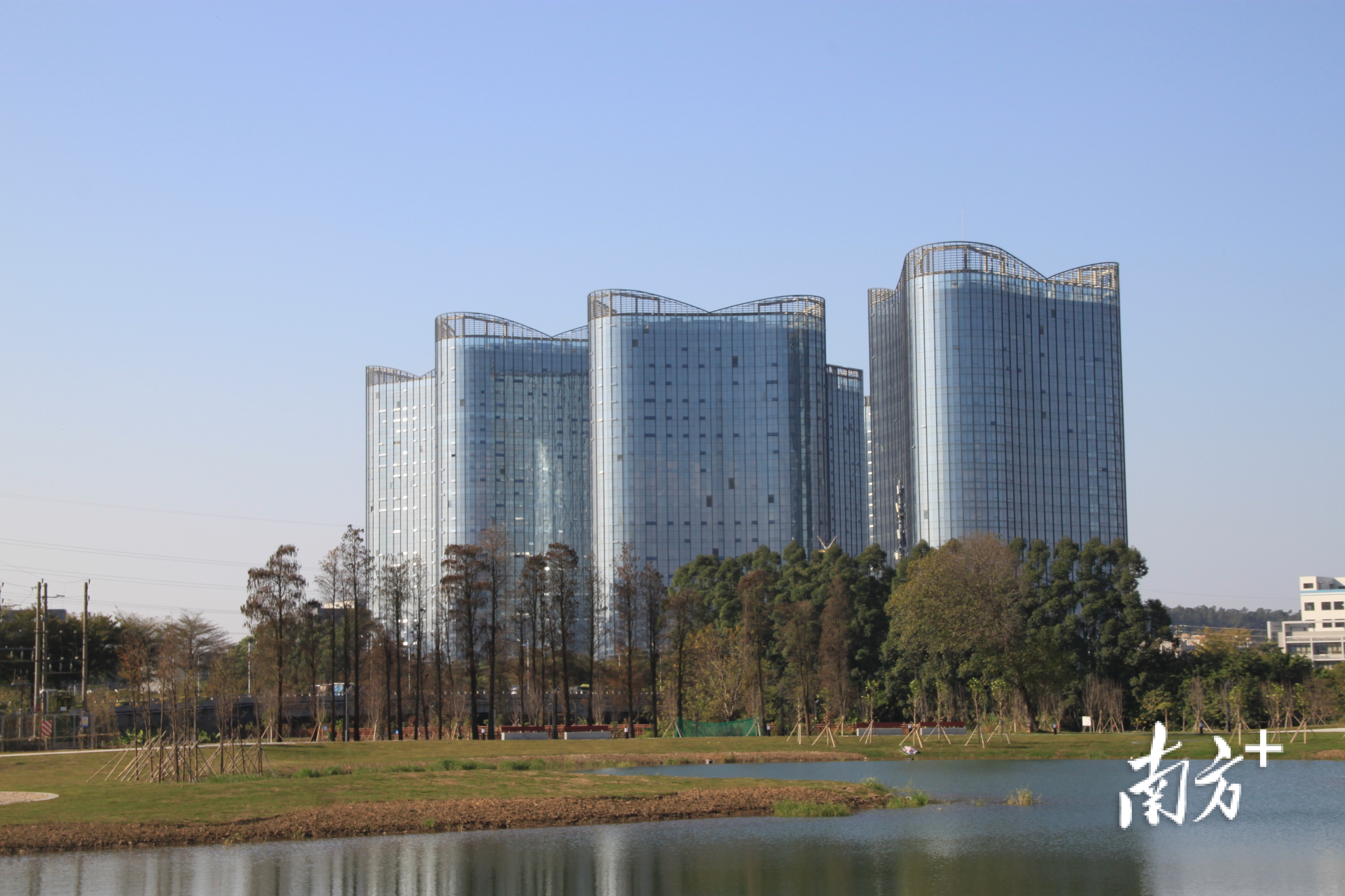 天九涌公园将为高新区2.7万名企业技术人才提供舒适休闲生活空间。 天九涌公园将为高新区2.7万名企业技术人才提供舒适休闲生活空间。