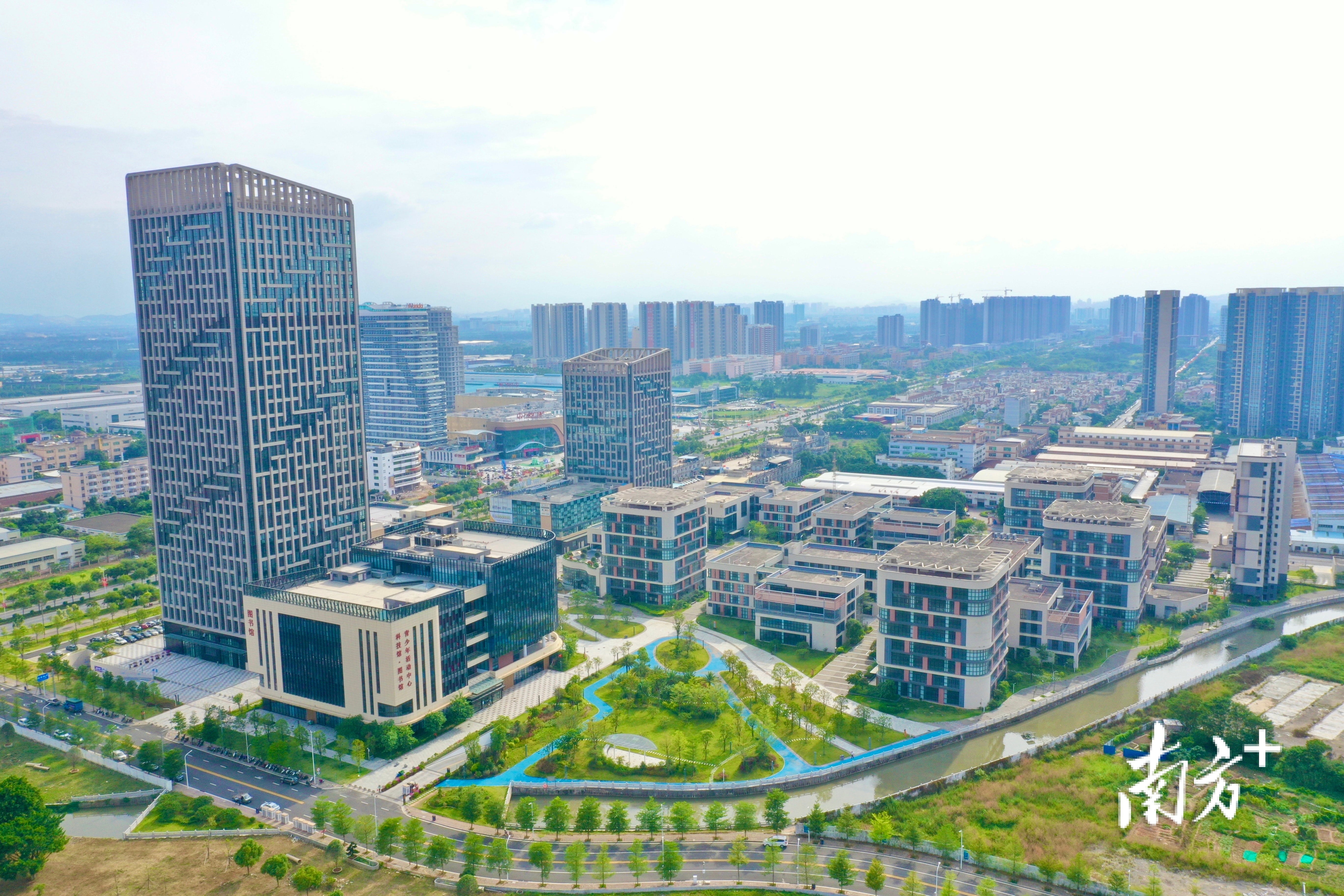 江海区“两中心一基地”。杨兴乐 摄