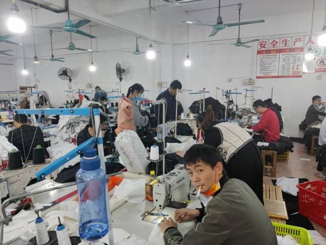 李芳的制衣厂已在赶工