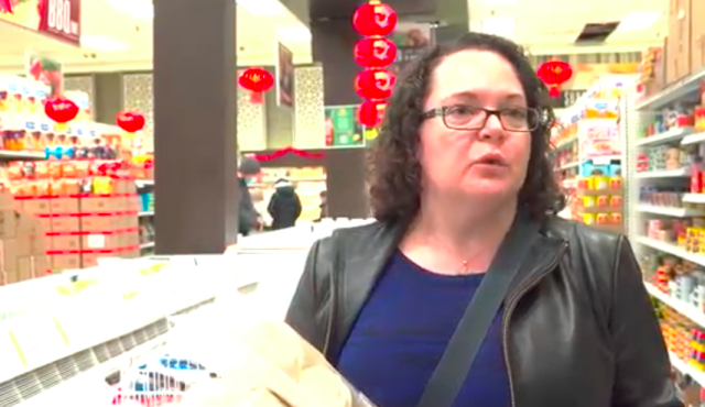 Canadian friends are purchasing Guangdong pre-prepared food. (Photo: Nanfang Rural Newspaper)