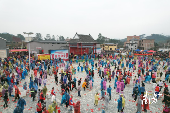2月3日,，2023年高崗豆腐節(jié)“豆腐大戰(zhàn)”活動(dòng)現(xiàn)場(chǎng),。