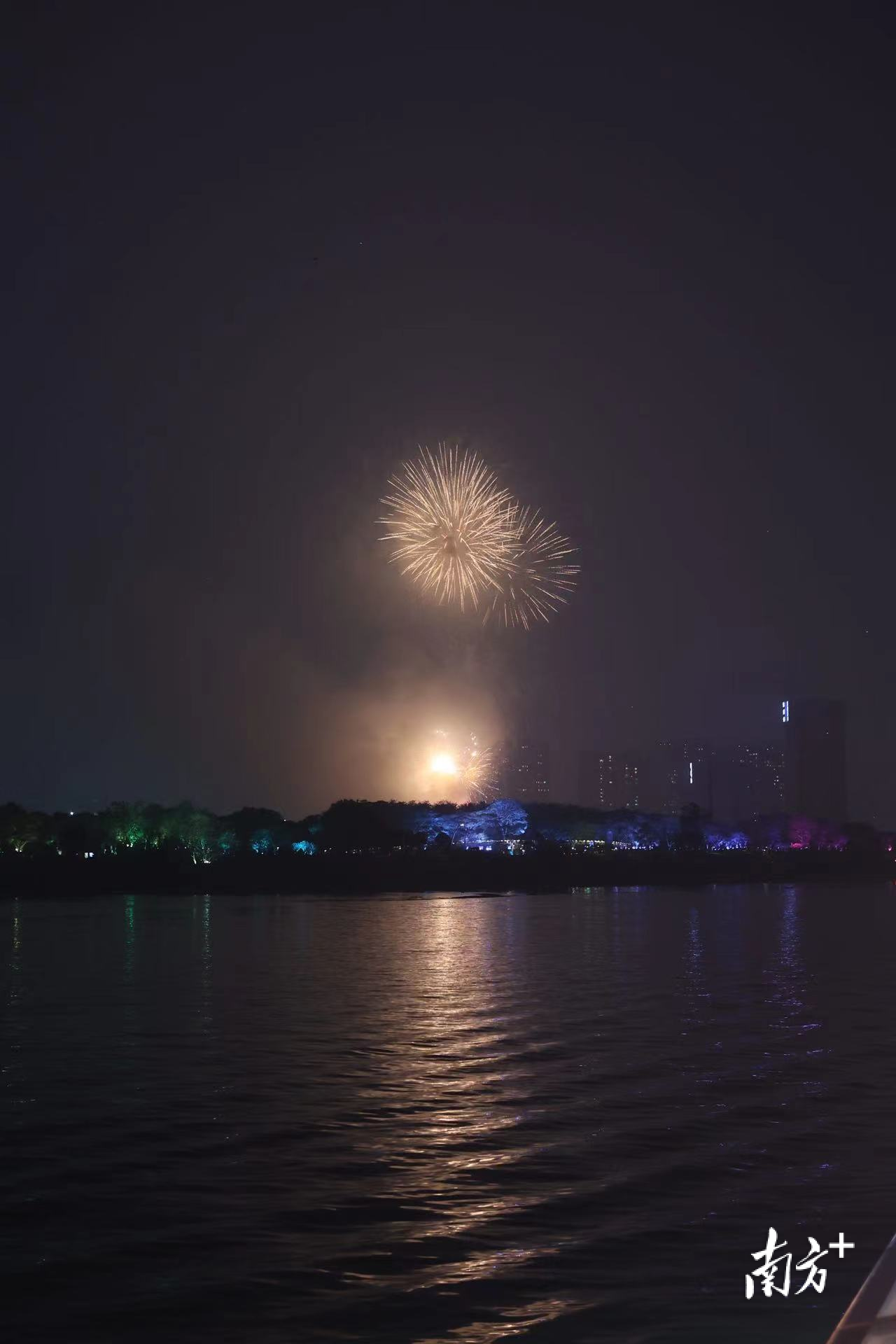 三龙湾文旅推出的“烟花航班”。 肖霞 摄&nbsp;