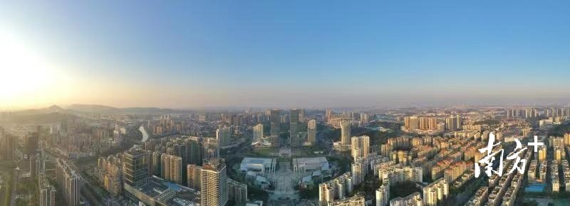 江门是一座锐意进取的百年工业城。杨兴乐 摄