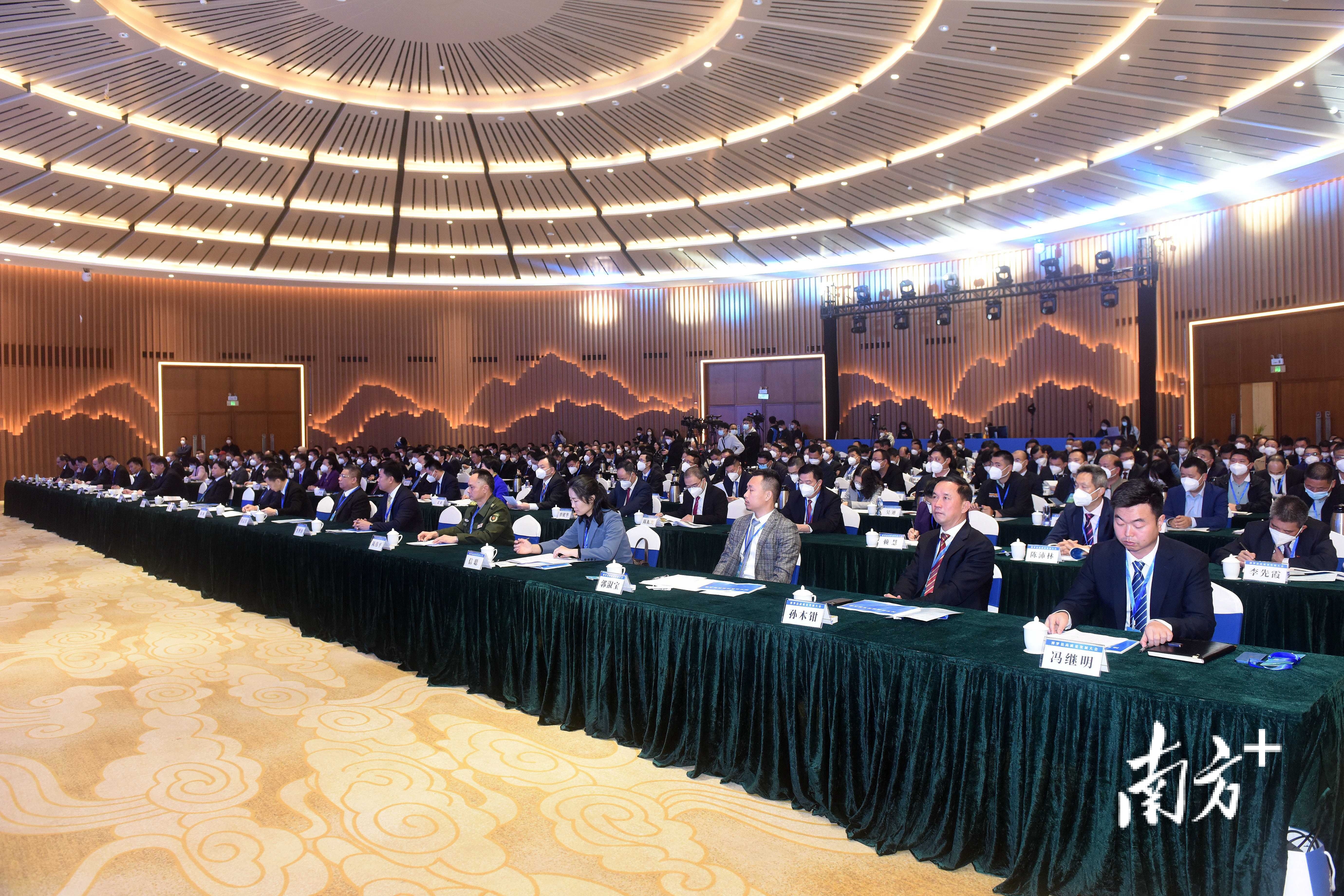 南方+ 梁维春 拍摄