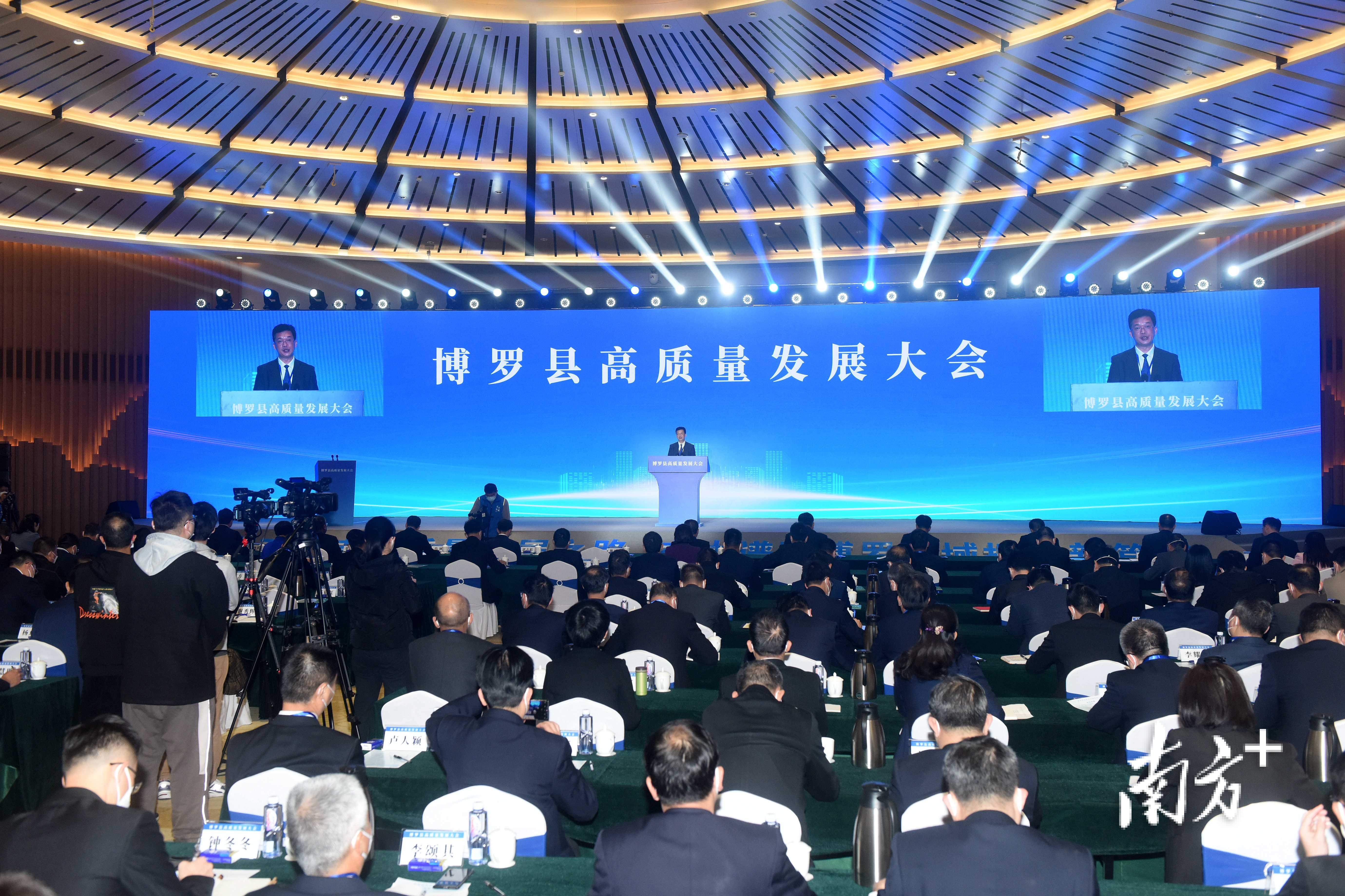 南方+ 梁维春 拍摄