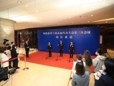 珠海首设“代表通道”“局长通道”，见证开放自信之城 | 两会快评