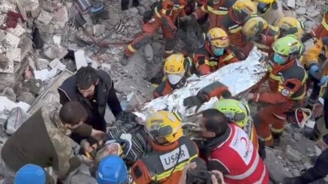 地震六天出“奇迹”：中国香港救援队救出三名土耳其人
