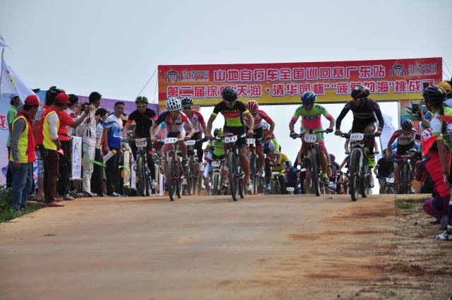 全国山地自行车巡回赛在“菠萝的海”举行 