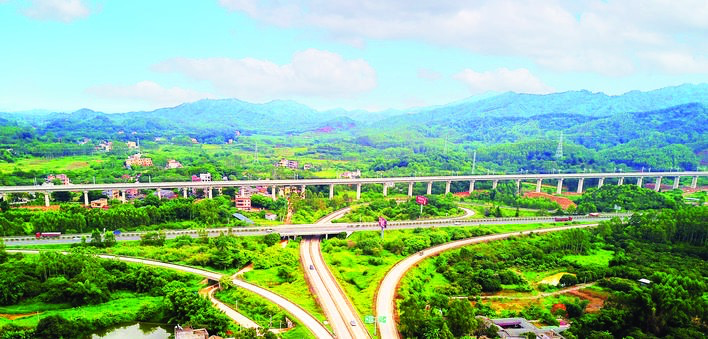 赣深高铁助力博东片区交通网络提档升级。 赣深高铁助力博东片区交通网络提档升级。