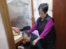 黄丽英：“成为你的眼”，照料失明婆婆逾50载