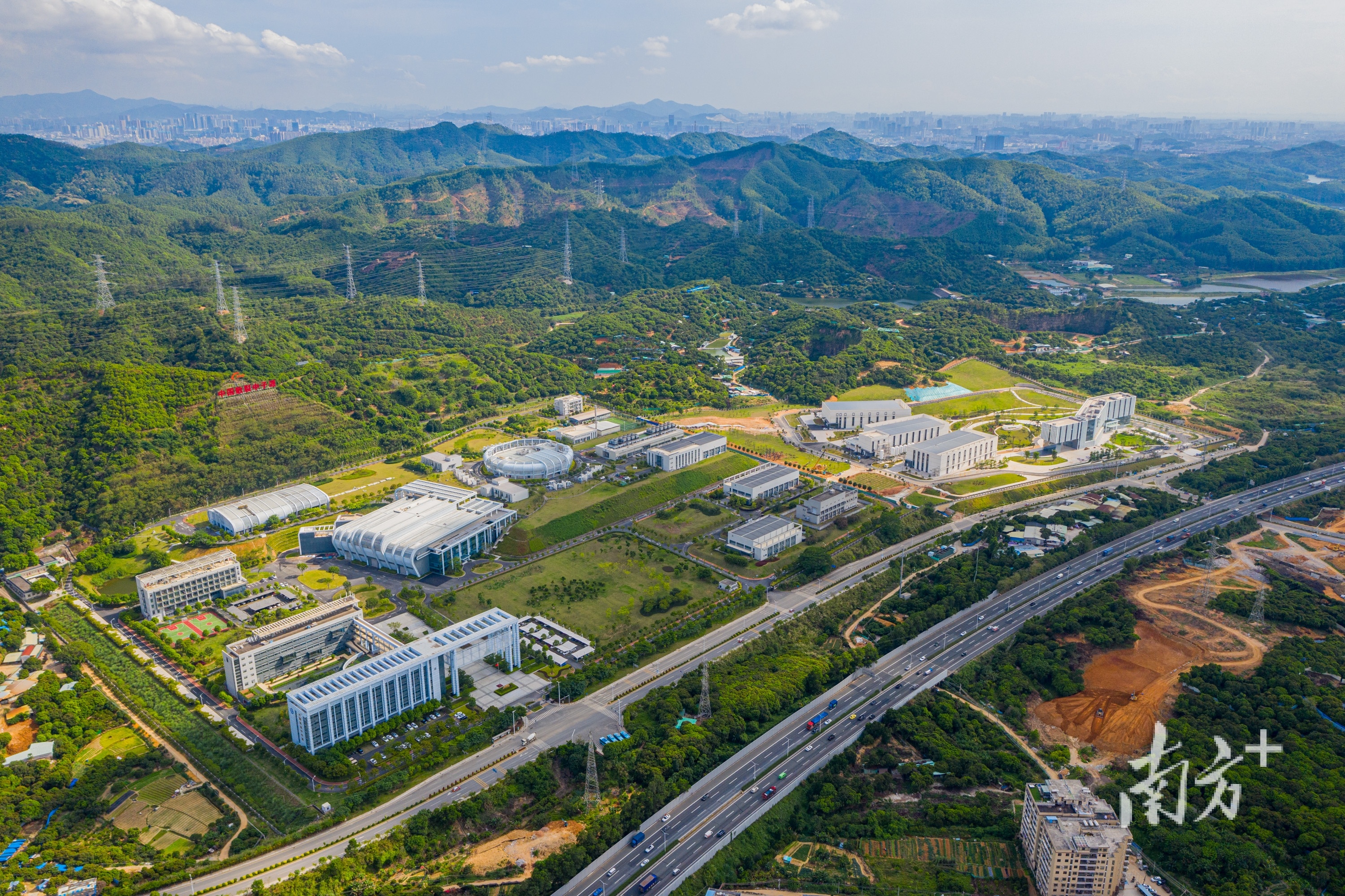 松山湖大装置集群。黄政正 摄 松山湖大装置集群。黄政正 摄