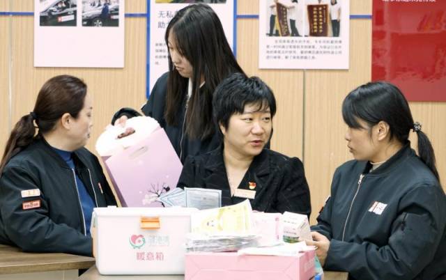 暖心驛站服務(wù)新業(yè)態(tài)女性。新華社圖片