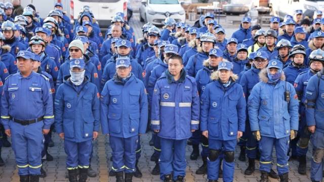 广东蓝天救援队首批队员回国！