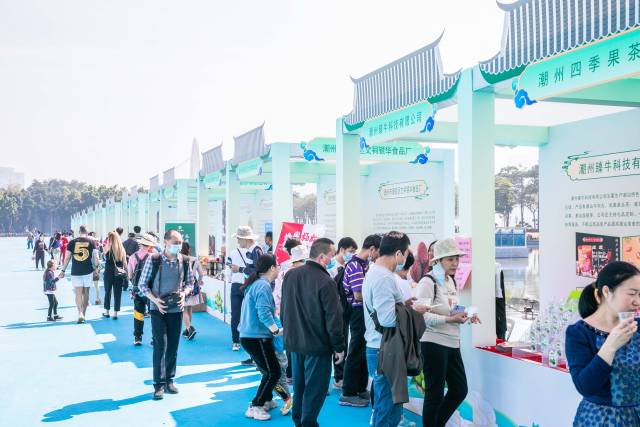 边吃边逛，边逛边赏。