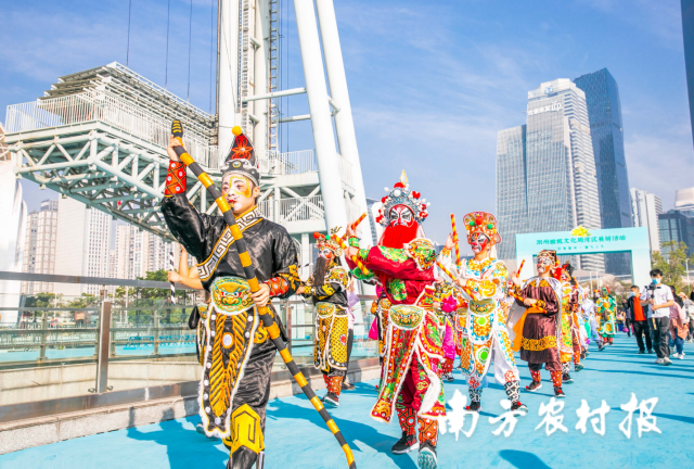 英歌舞气势磅礴，领衔“潮”味空降海心沙。