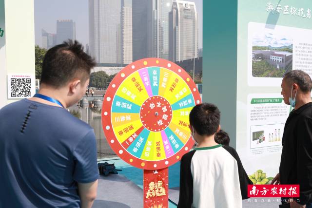 幸运大转盘，现场抽好礼。 