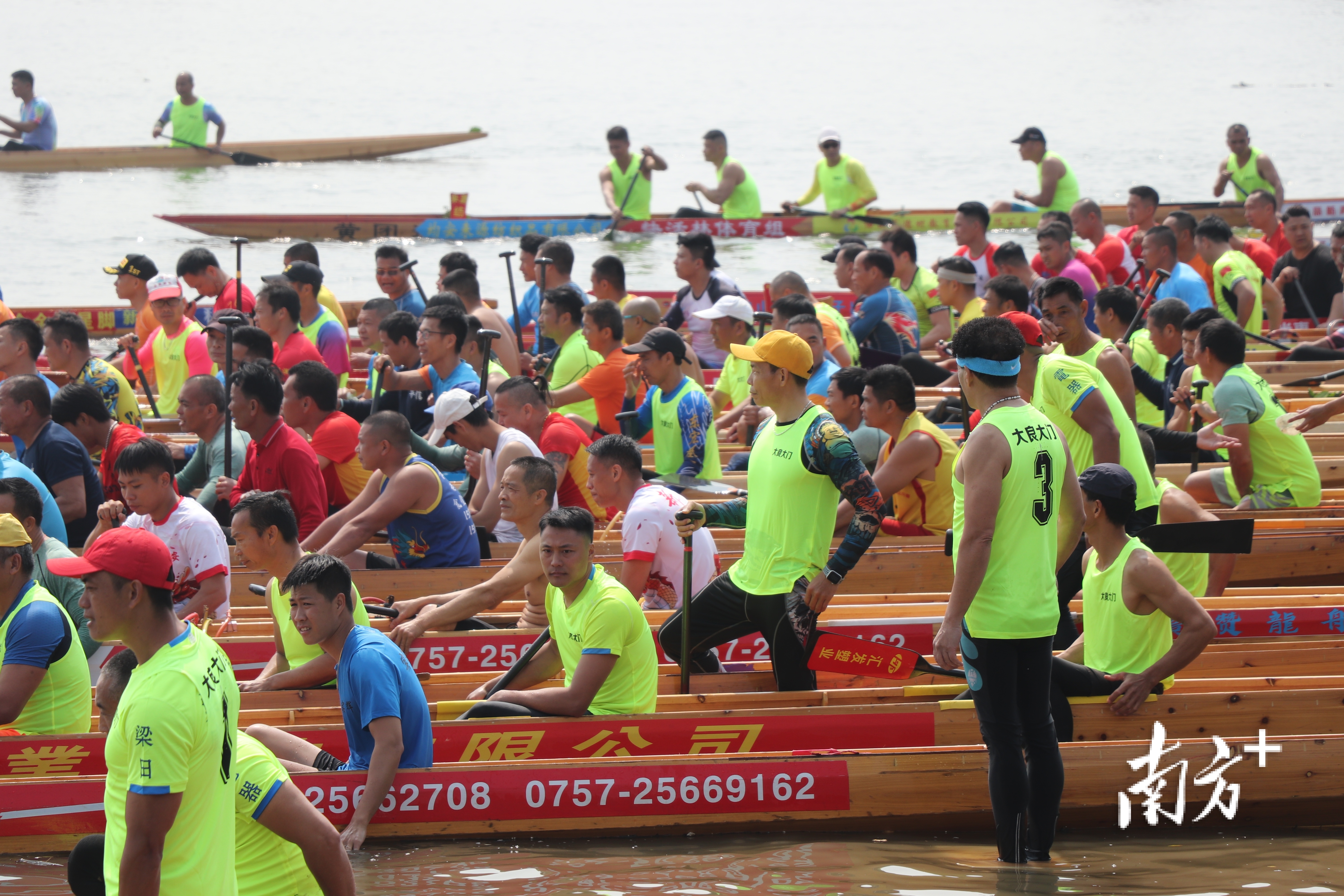 选手们蓄势待发，准备在比赛中大展身手。白桦 摄